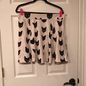 White and black cat skirt with zipper on the back
